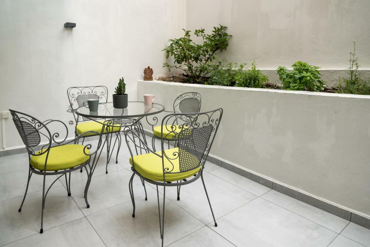 Central Cozy Studio With A Secret Garden 雅典 外观 照片